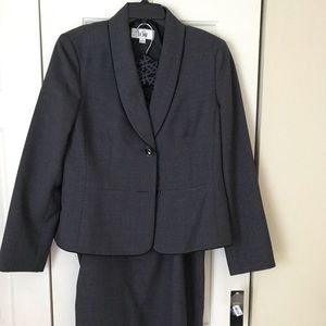 LeSuit Gray Suit NWT